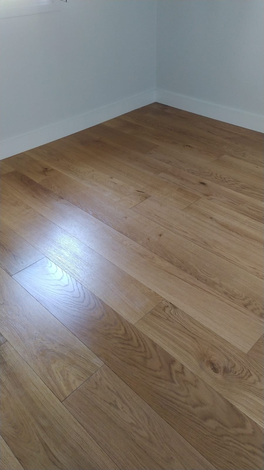 ▷ Suelos de madera natural: tarima maciza y multicapa