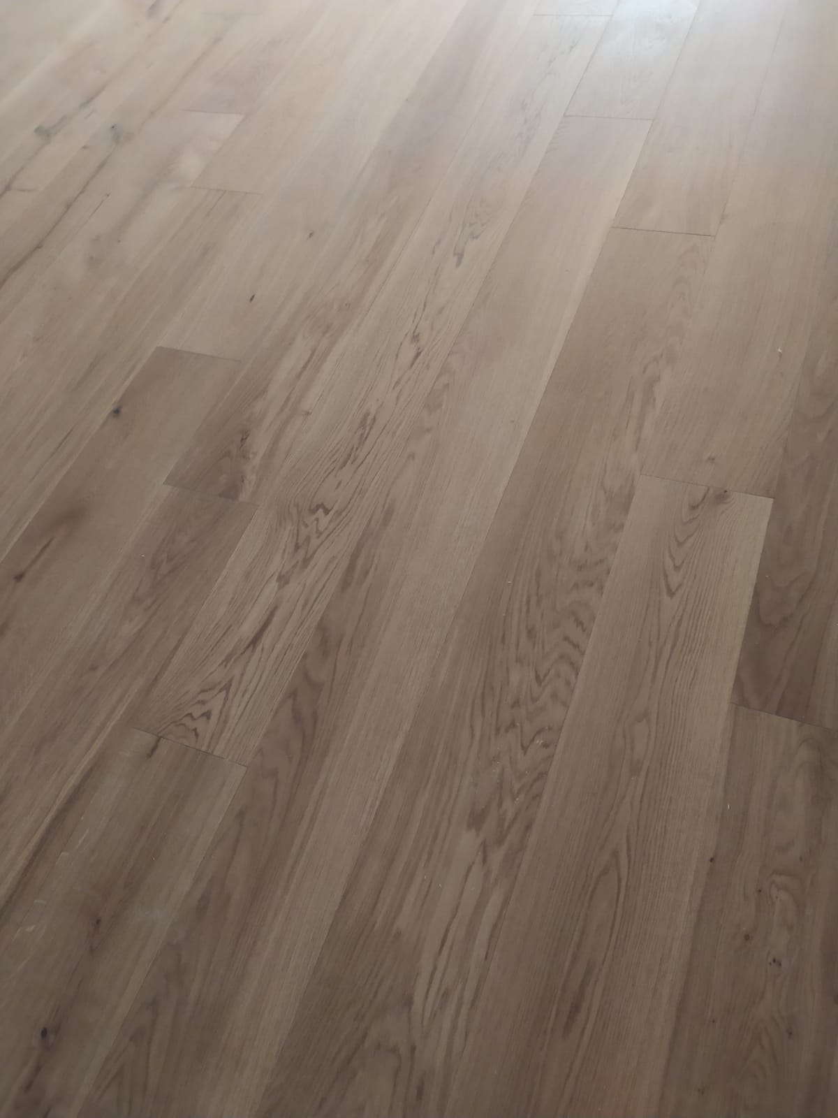 ▷ Suelos de madera natural: tarima maciza y multicapa